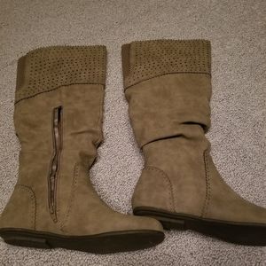 Taupe boots